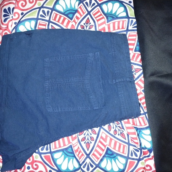 Shorts - Picture 2 of 6